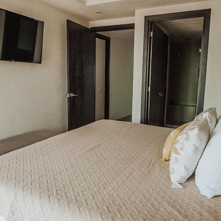 Grand Venetian Beachfront Condos Puerto Vallarta Exterior photo