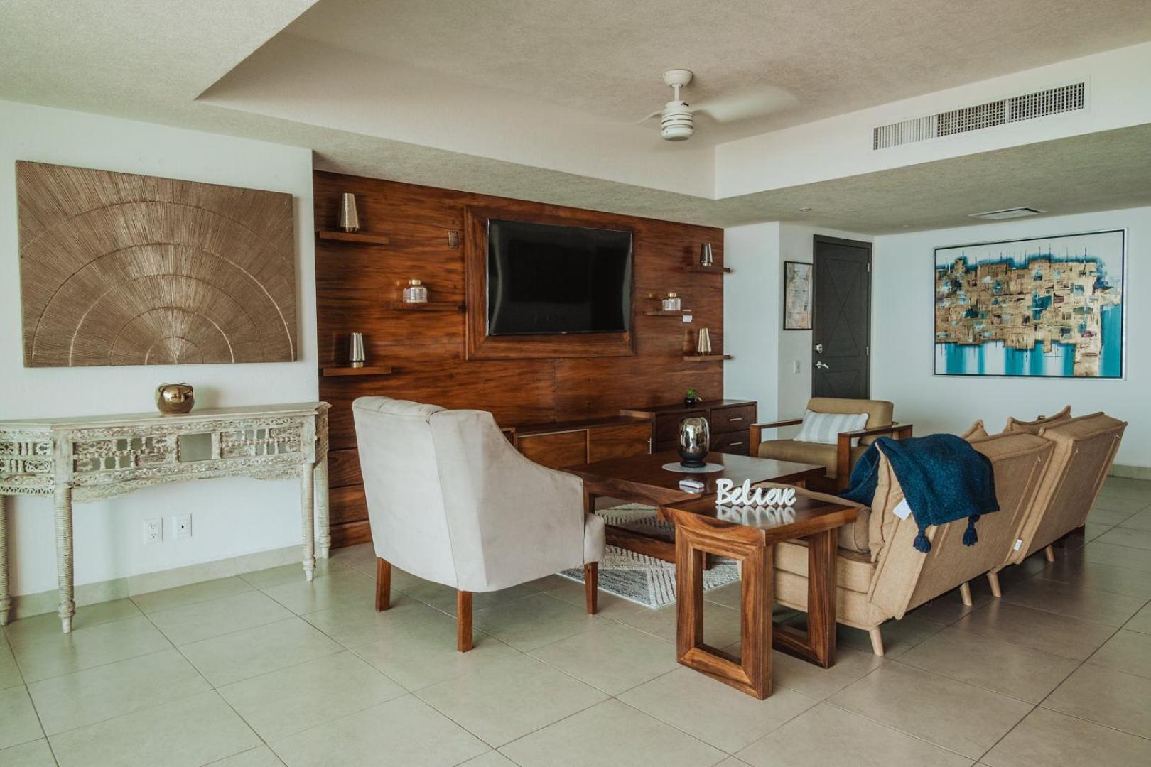 Grand Venetian Beachfront Condos Puerto Vallarta Exterior photo