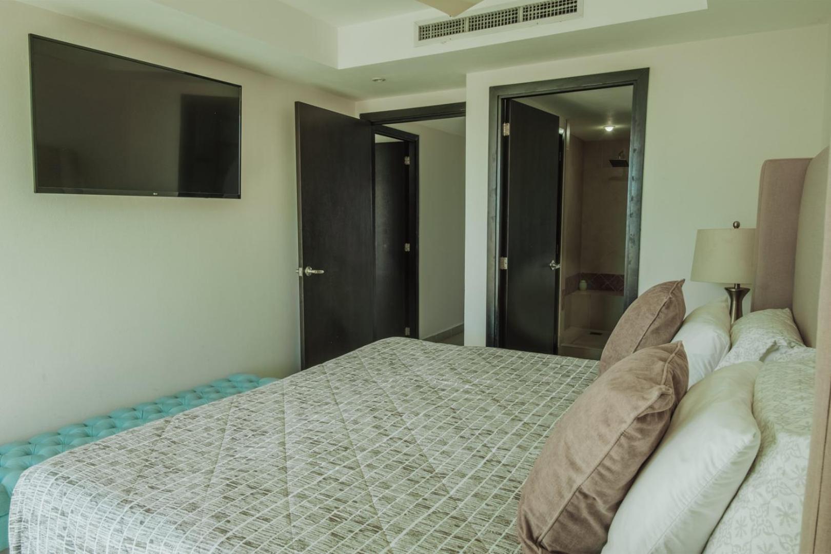 Grand Venetian Beachfront Condos Puerto Vallarta Exterior photo